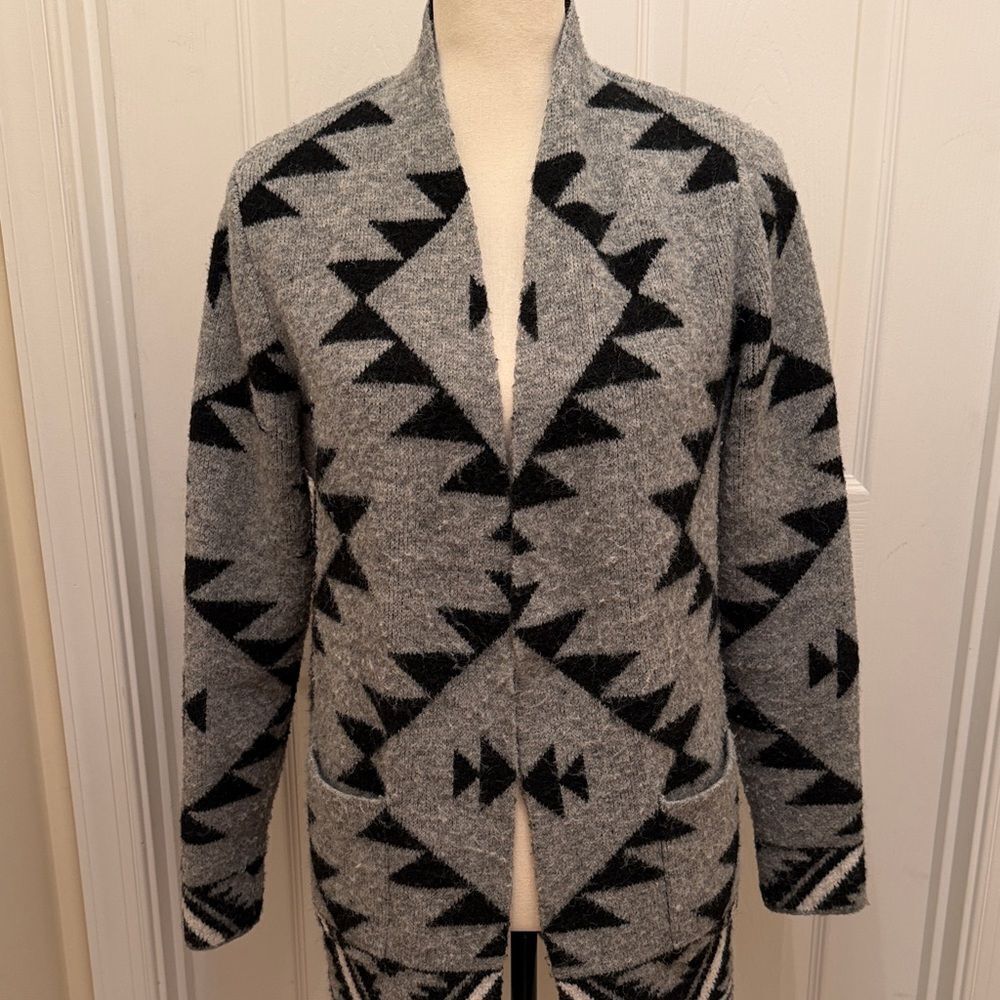 Frye Ladies Size Medium Gray and Black Geometric Cardigan - Picture 2 of 7